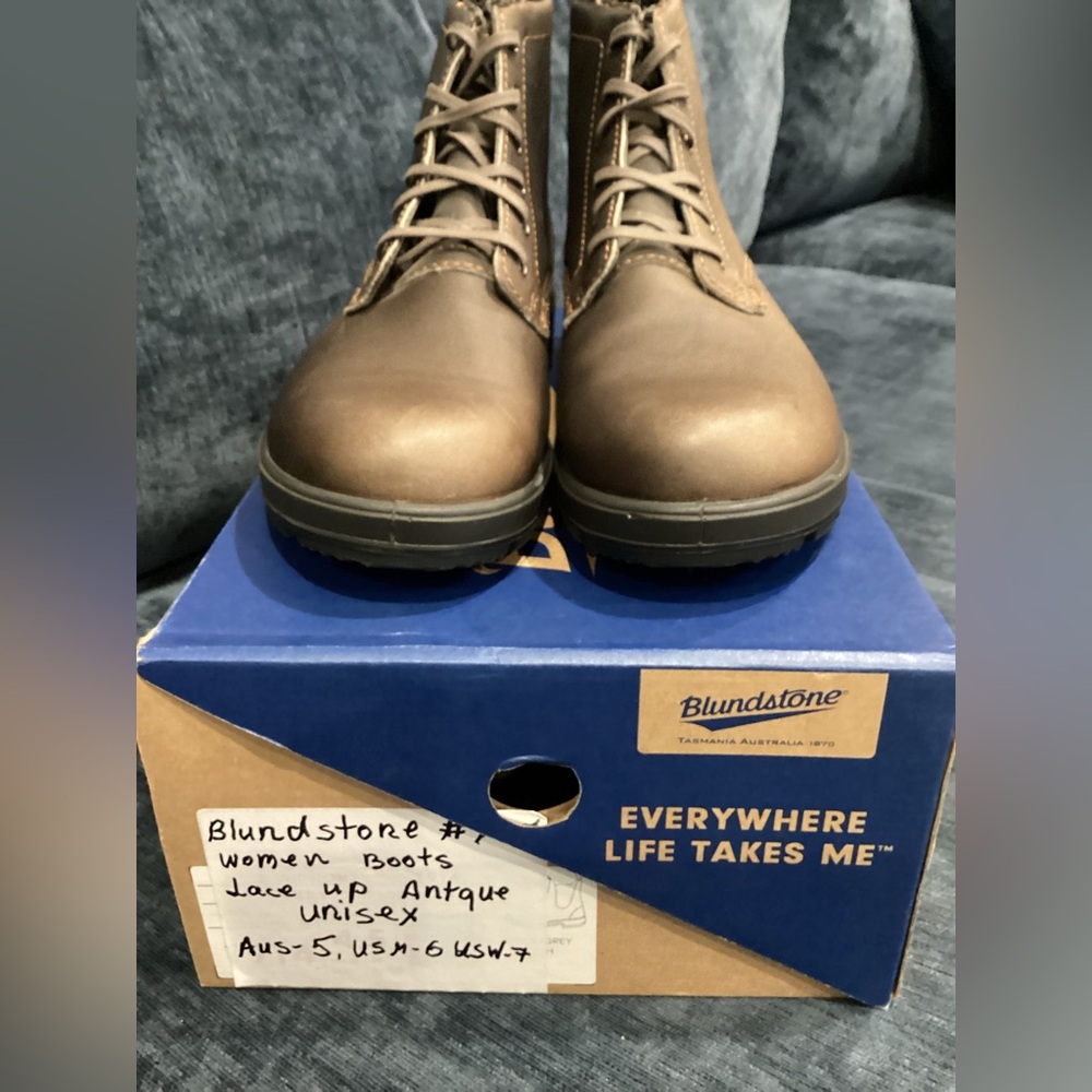Brand New Unisex Blundstone lace up boots 1935 Antique Brown USM-6, USW-8, AU-5.